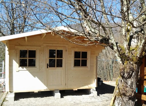 casa in legno con due stanze per soggiorni in campeggio